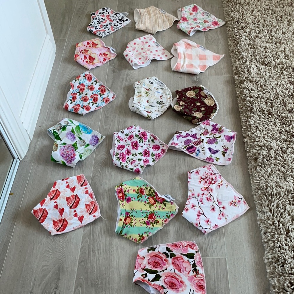 Drool Bib Bundle Copper Pearl and Random brand